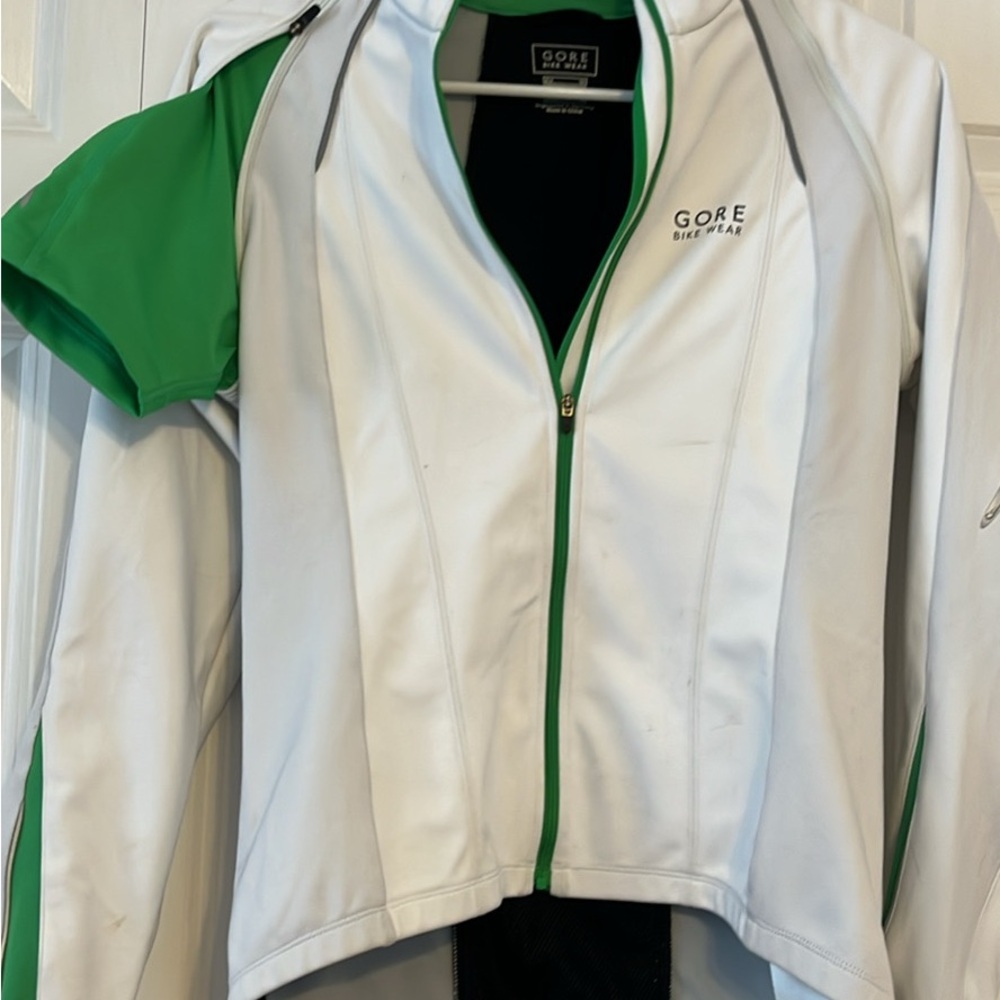 Women’s Gore Wind-stopper soft shell jacket size smalll - Picture 5 of 5